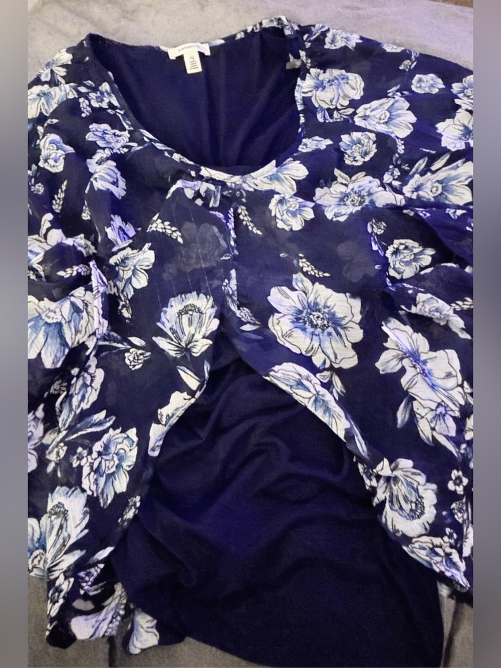 New Tamara H blouse, loose sleeves, sits above wrists. Elastic cuffs. Glitter. L - Picture 2 of 16